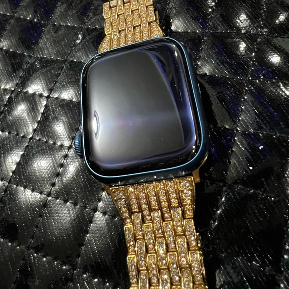 Series 7 Apple Smart Watch - Picture 10 of 10